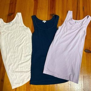 Lot of Splendid tanks, size small.